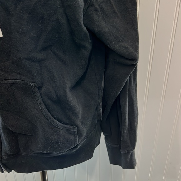 EUC! Black Skull and Tattoo Guns Hart and Huntington Hoodie! Size large! - Picture 5 of 8